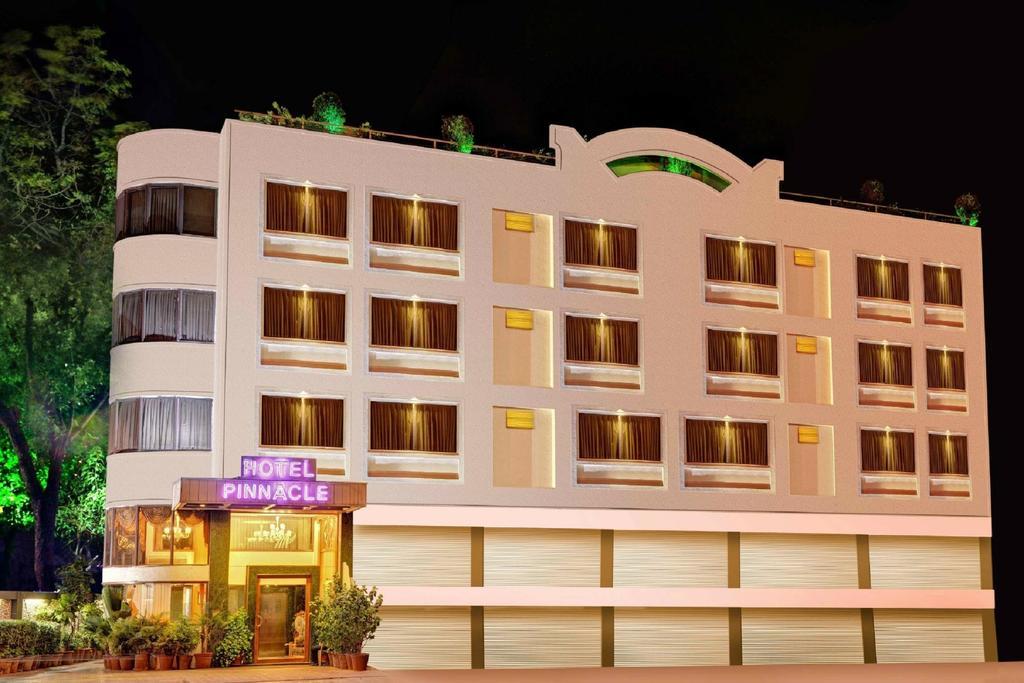 Hotel Pinnacle 아흐메다바드 외부 사진