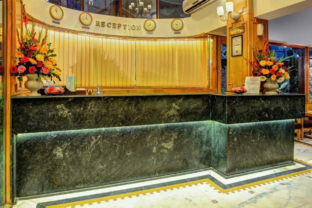 Hotel Pinnacle 아흐메다바드 외부 사진
