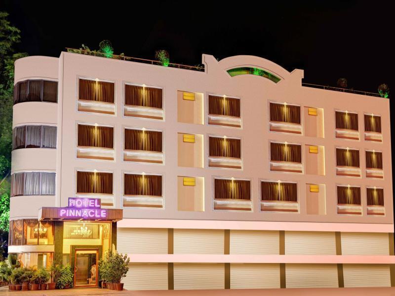 Hotel Pinnacle 아흐메다바드 외부 사진