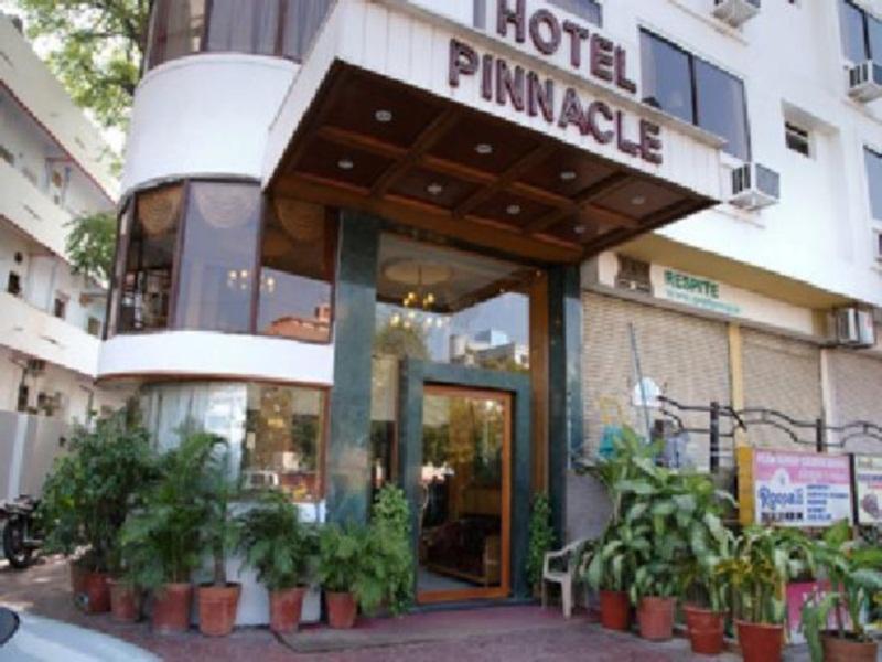 Hotel Pinnacle 아흐메다바드 외부 사진