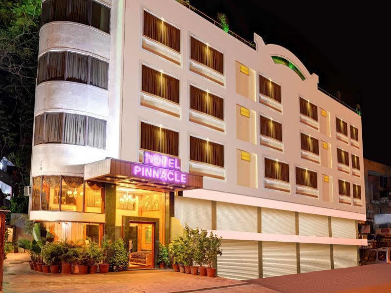 Hotel Pinnacle 아흐메다바드 외부 사진